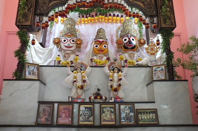 02 SI (artigo - krishna) Por que Krsna Aparece como Jagannatha (2090) (pn)4