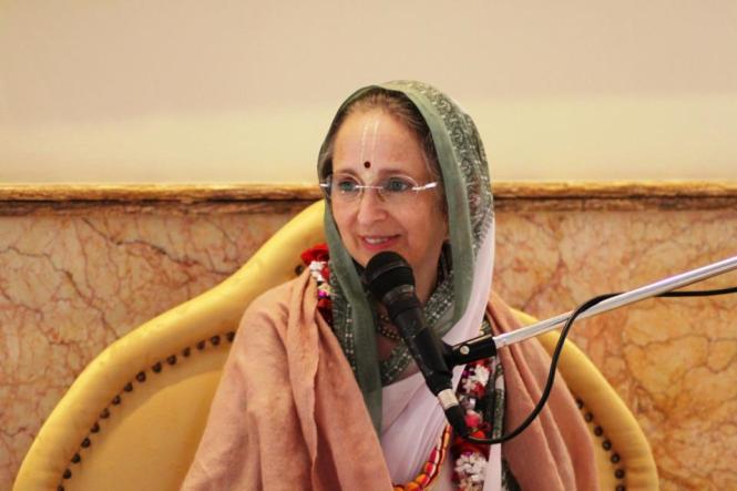 18 I (entrevista - mantra) Entrevista Urmila (540) (bg)1