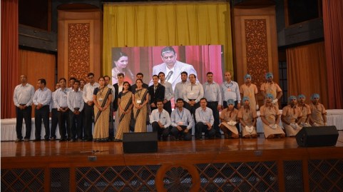 21 (notícia - alimentaç╞o) Programa de Distribuiç╞o de Alimentos da ISKCON Comemora 10 Anos (940) (bg)2