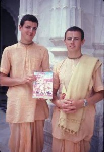 -15 R (artigo - karma e reencarnação) Reencarnação de Sri Raghava Dasa Brahmachari (4250) (sankirtana)2