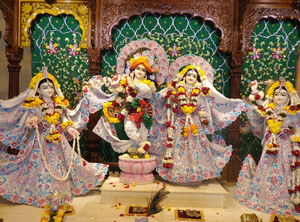 13 I (notícia - templos) Inaugurado Segundo Maior Templo da ISKCON no Mundo (982)