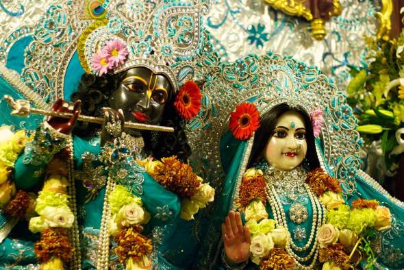 24 R (artigo - Adoração à Deidade) O Resgate de Govindaji (1800)4