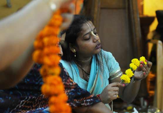 -@ 09 I (entrevista - adoração à Deidade) Por que É Necessária, Afinal, a Adoração à Deidade (2373) (bg) (pm) (ta) (sankirtana)